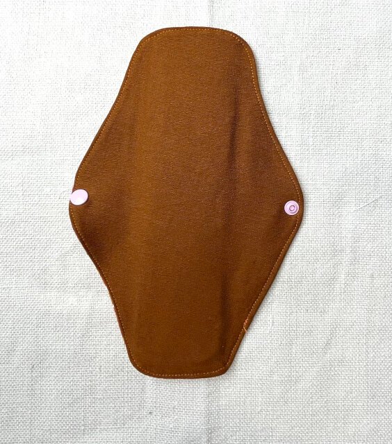 How to sew comfortable sanitary pad Both snaps added, view from the back.