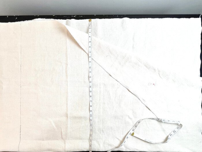 Measure the dimensions on folded fabric for large tables