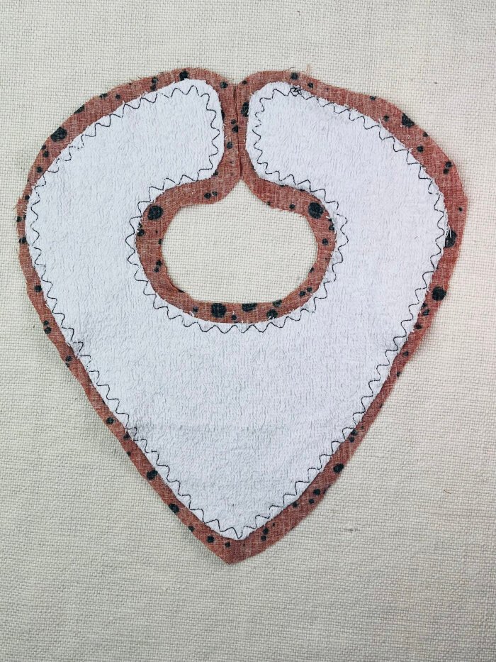 How to Sew a Baby Drool Bib (Easy Step-by-Step Sewing Tutorial) Zigzag stitching absorbent layer onto baby drool bib outer fabric