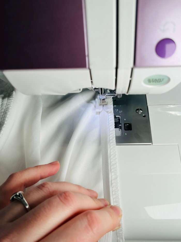 How to Fix Loose Elastic on a Waterproof Mattress Protector (Easy DIY Repair) Stretching elastic while sewing to tighten mattress protector corner