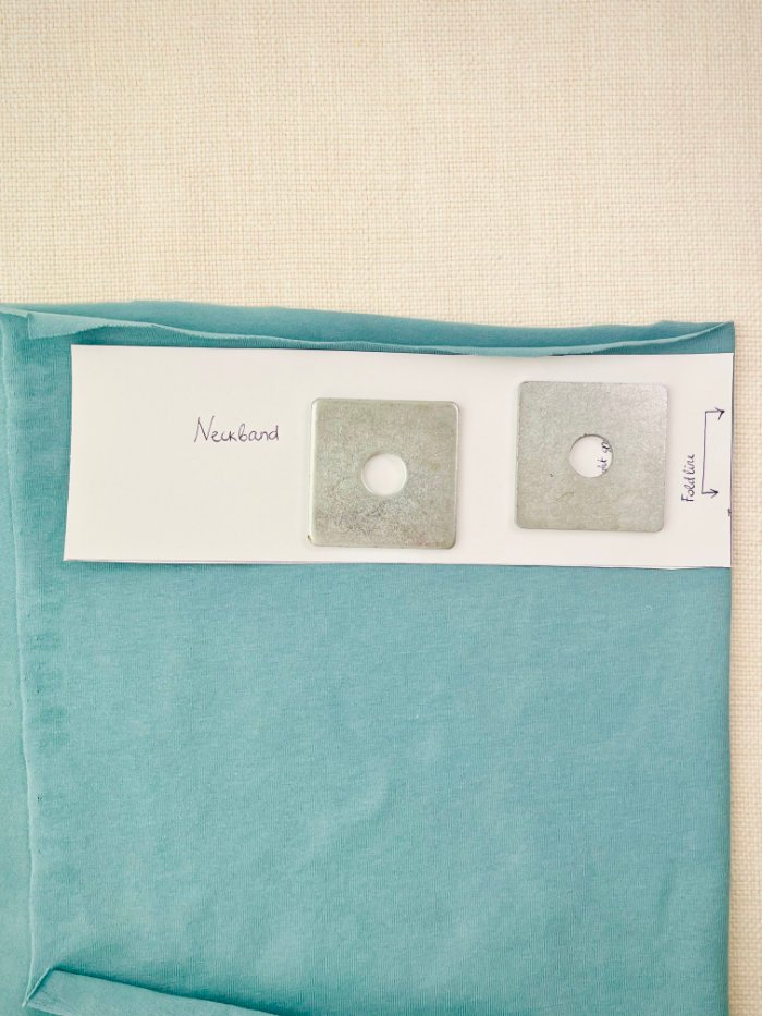 Cutting a knit T-shirt neckband from jersey fabric