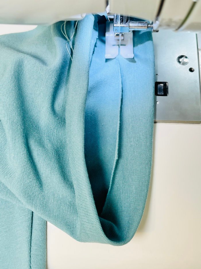 Sewing the sleeve hem from the right side