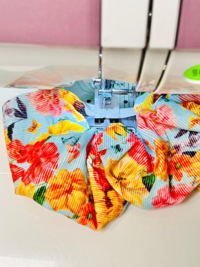 How to Sew a Hair Scrunchie: 4 Easy Methods Using Less Fabric (Beginner-Friendly) Zigzag stitching elastic ends together when sewing a hair scrunchie