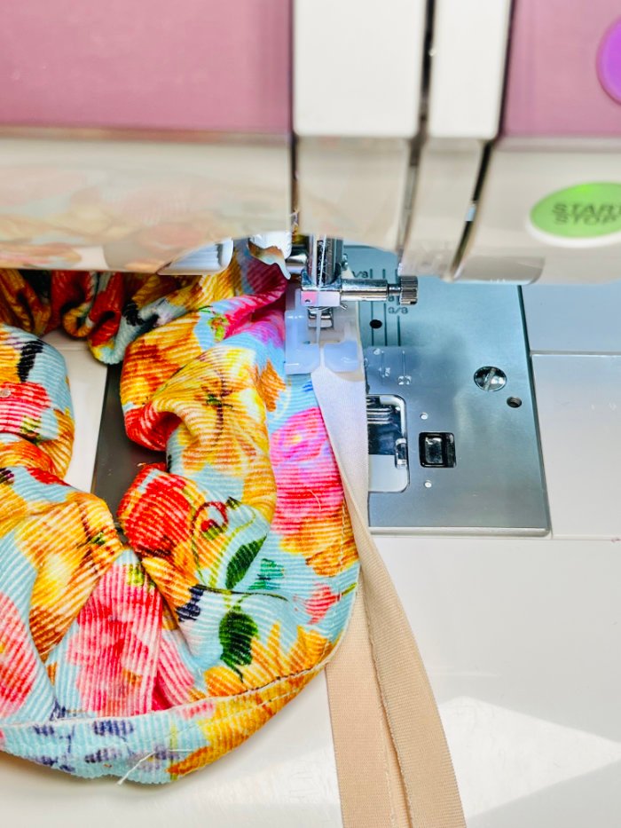 How to Sew a Hair Scrunchie: 4 Easy Methods Using Less Fabric (Beginner-Friendly) Attaching double-fold bias tape for decorative hair scrunchie edge finish