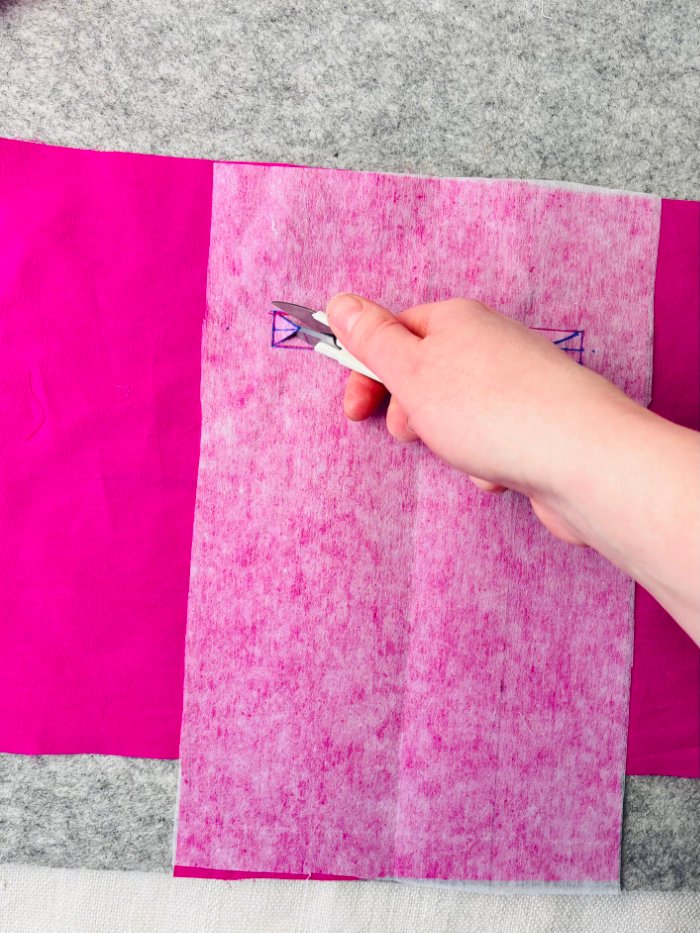 Cutting centre slit for welt pocket opening