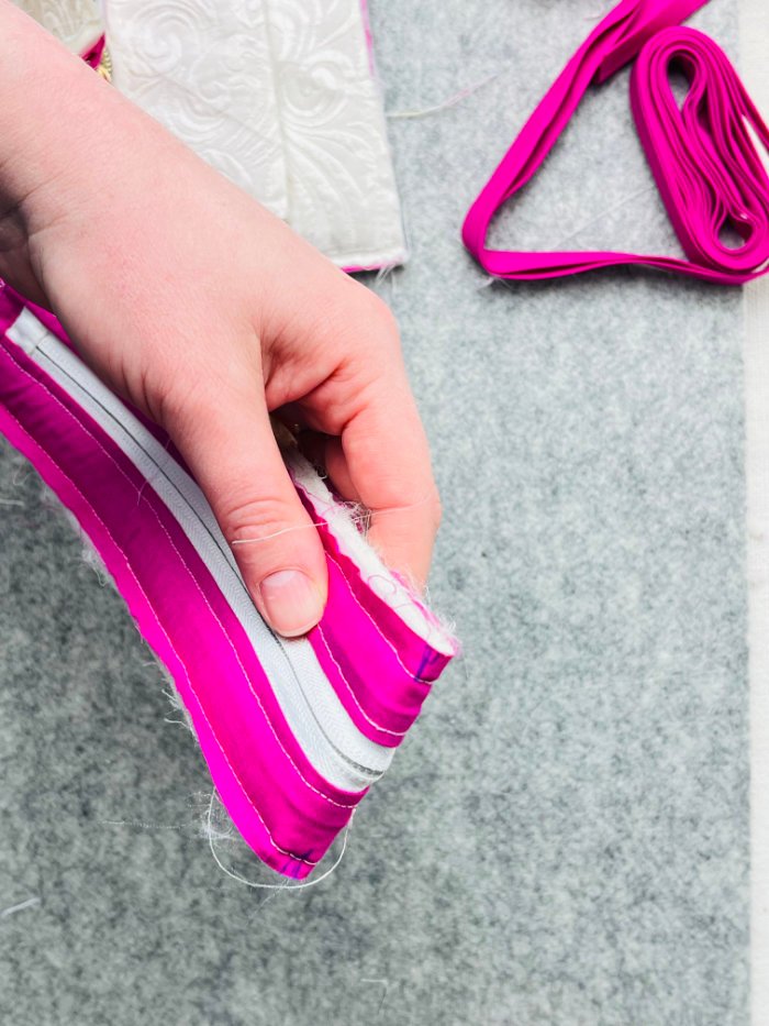 Marking the centre and quarter points on gusset