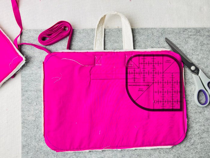 Rounding corners of laptop bag exterior panel