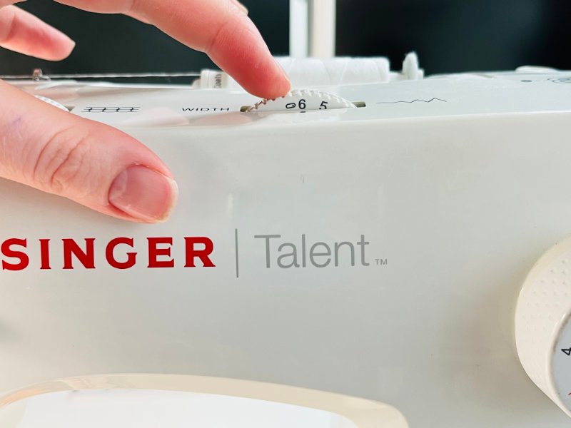 stitch width adjustment on sewing machine with four step buttonhole option