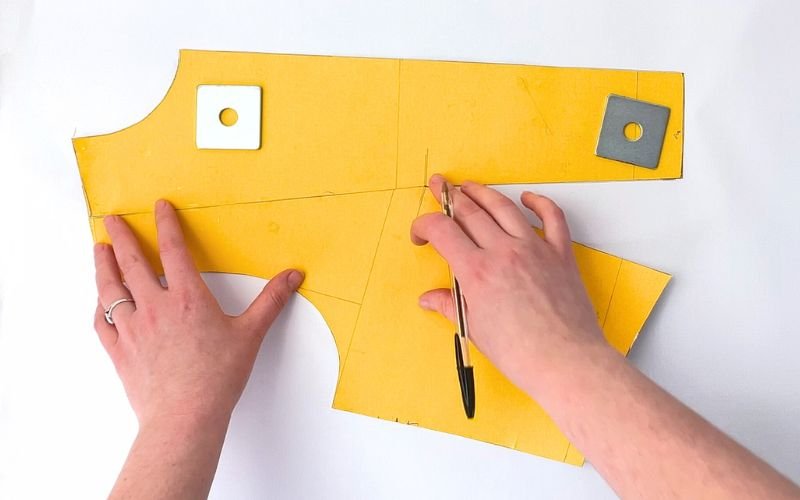 How to Modify a Basic Bodice Block for a Shirt Pattern (Step-by-Step) Shoulder dart closed by pivoting the side block at the bust point