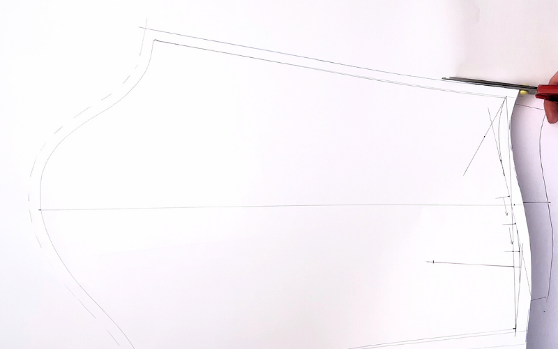 Cutting the modified shirt sleeve pattern
