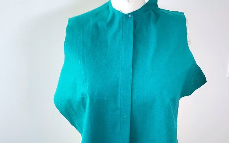 Finished button stand before buttonholes and buttons are attached