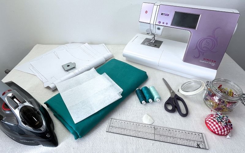 Tools and materials to sew a button stand