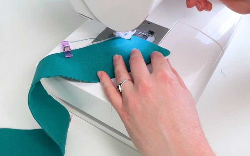 topstitching collar edge evenly using sewing machine