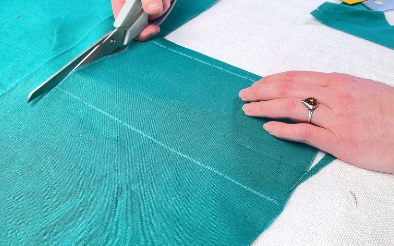 Cutting sleeve cuffs after tracing