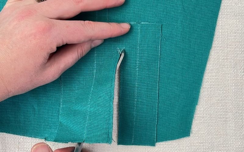 Cutting sleeve slit before turning placket to right side