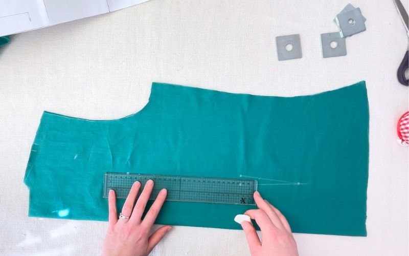 How to Sew Darts on a Shirt: Precise Marking, Transfer and Sewing Tutorial connecting dart tip and base points with ruler to draw dart legs on fabric