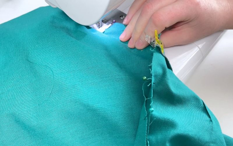Sewing shirt sleeve to bodice armhole with sleeve laid flat