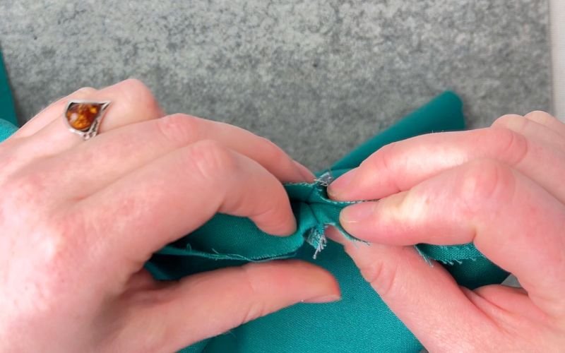Placing seam allowance opposite direction at sleeve and bodice intersection point