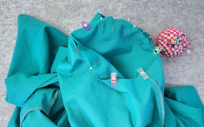 Pinning shirt sleeve into armhole without gathering using hybrid sleeve insertion method